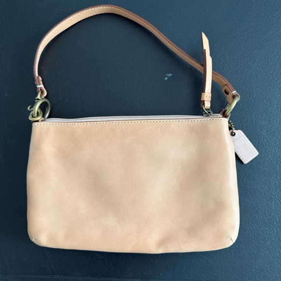 COACH Poppy Whipstitch Wristlet Baguette Natural Tan Leather Brass Buckle EUC - Picture 2 of 8